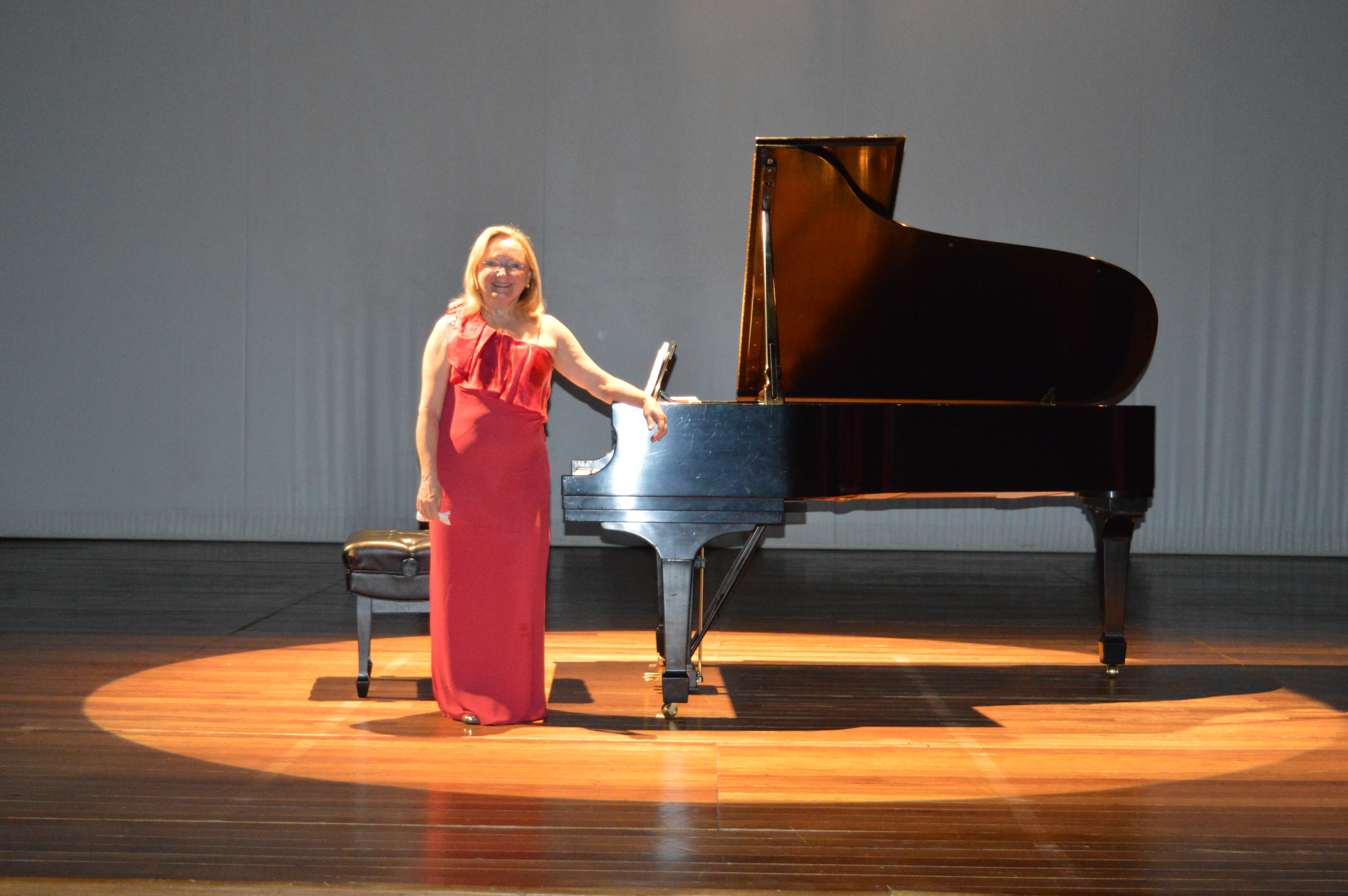 A renomada pianista Maria José Carrasqueira apresentou recital de piano do Teatro do IFG - Câmpus Goiânia.